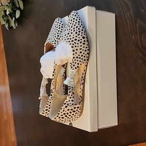 NIB Unique Vintage Heartwarm flats in snow leopard size 10